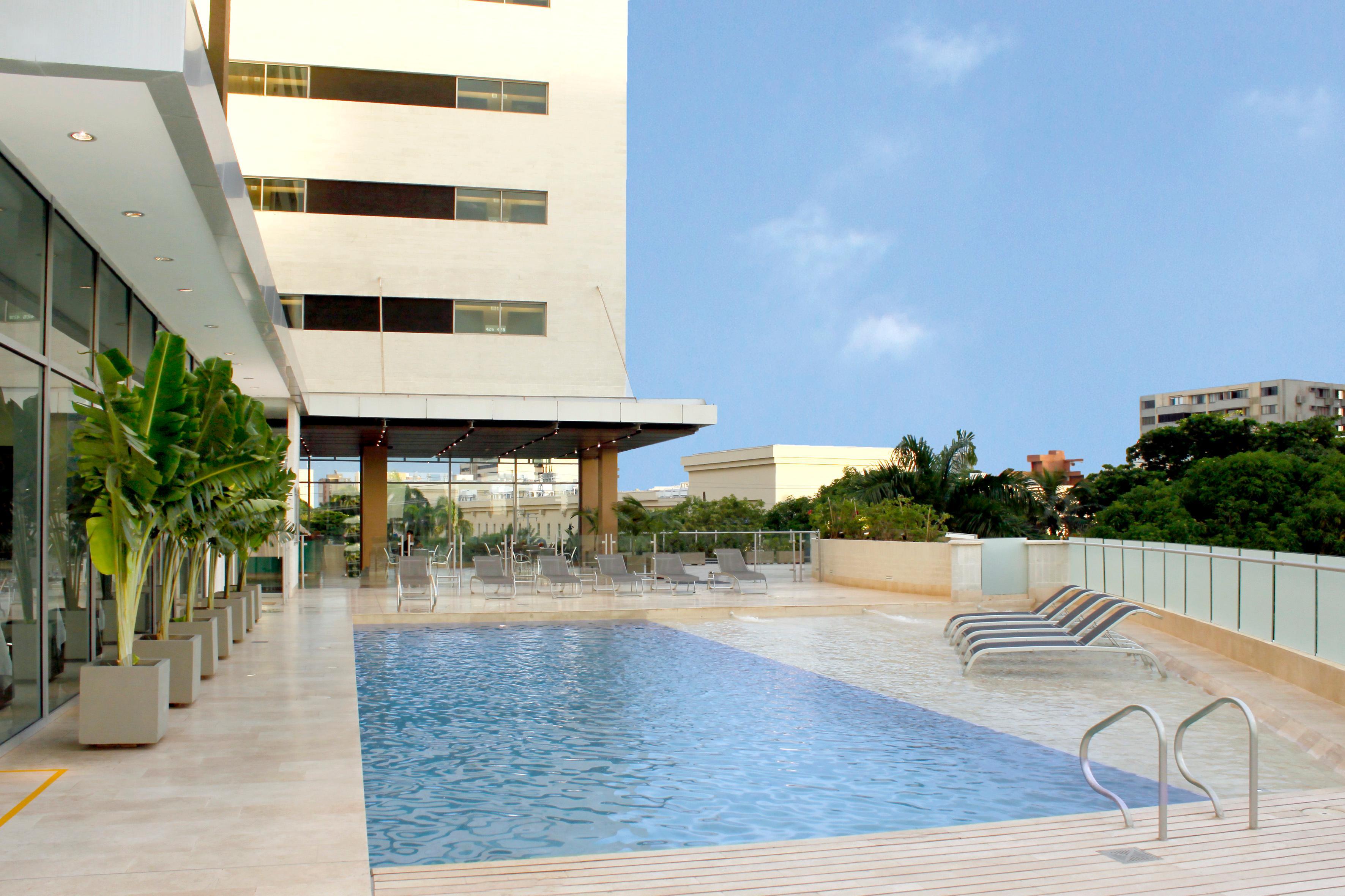 Estelar Alto Prado Barranquilla  Exteriér fotografie The pool at the rooftop