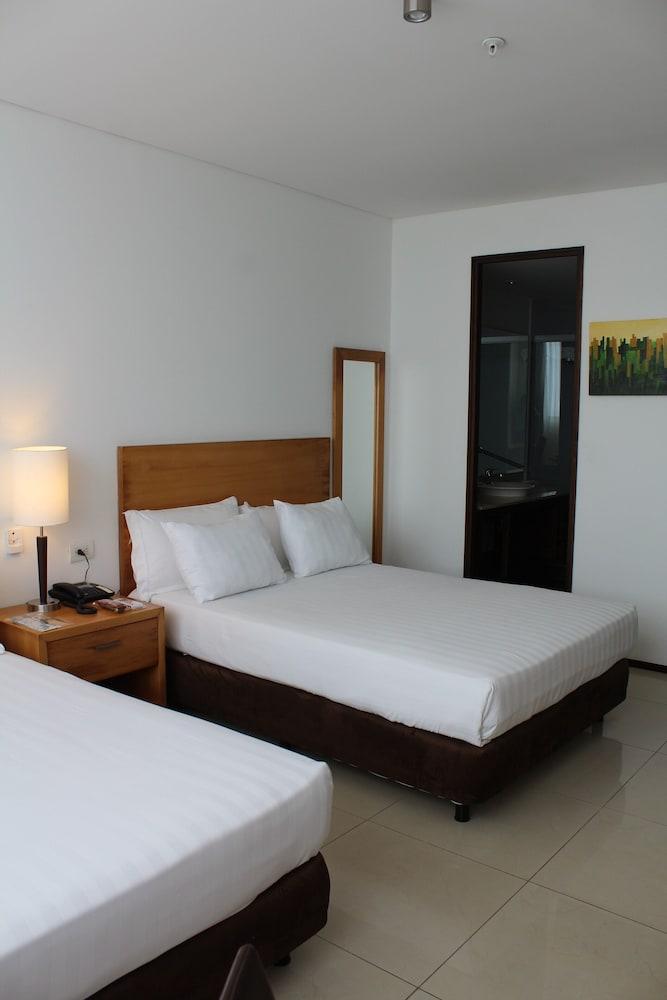 Estelar Alto Prado Barranquilla  Exteriér fotografie A bedroom at the hotel